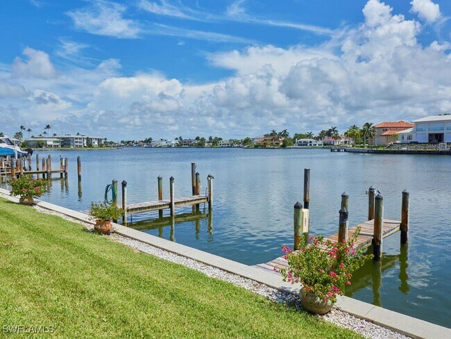 Building Photo - 3070 Gulf Shore Blvd N