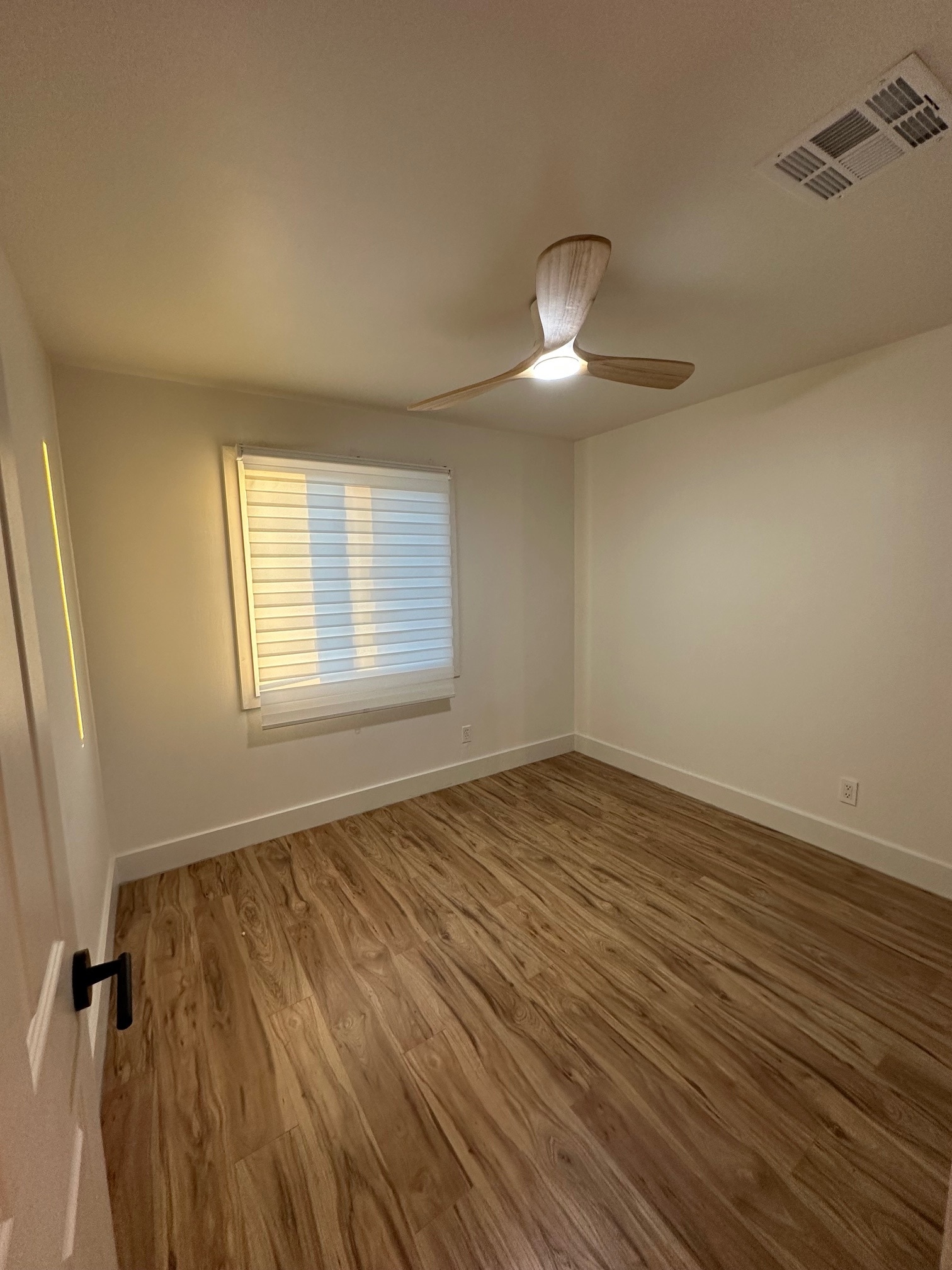 Middle-sized bedroom - 7970 W Elm St