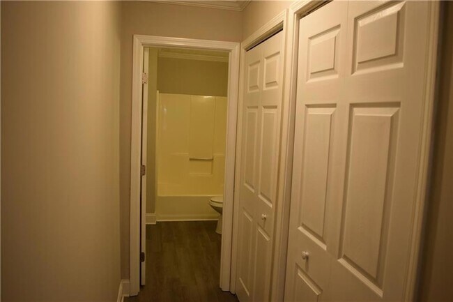 Building Photo - 227 Goshen Ln