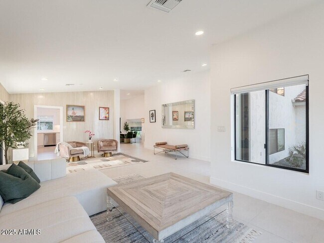 Building Photo - 4748 E Redfield Rd