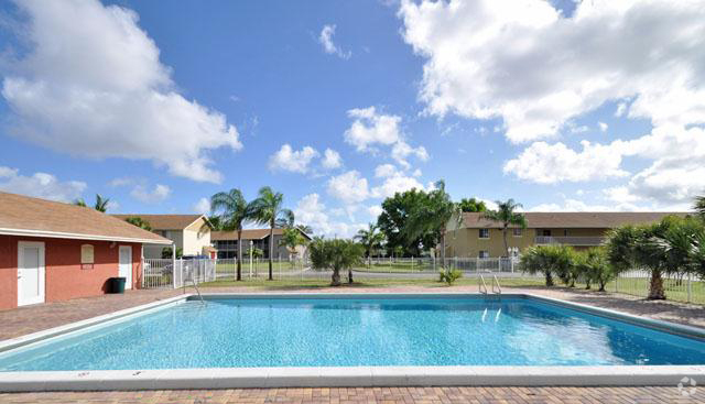 Pool - Villas at Palm Beach