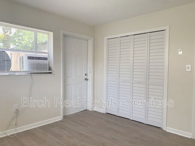 Building Photo - 204 Waverly Way