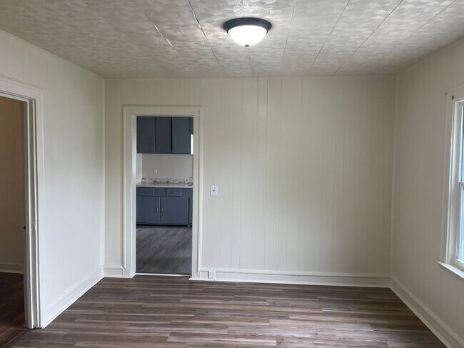 Building Photo - 8242 Maxwell Ave