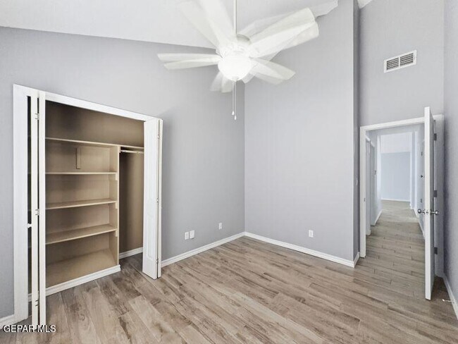 Building Photo - 10888 Loma Franklin Dr