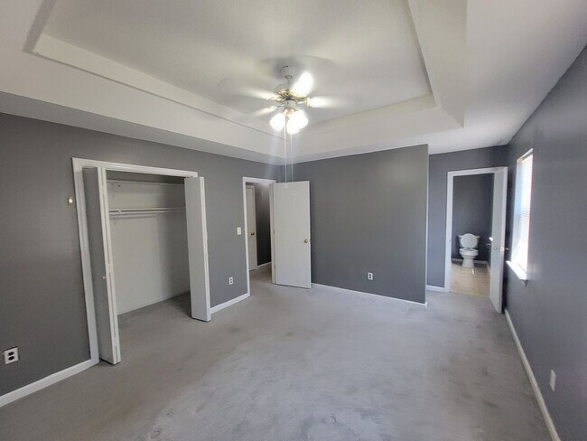Building Photo - 1846 S Barton Dr