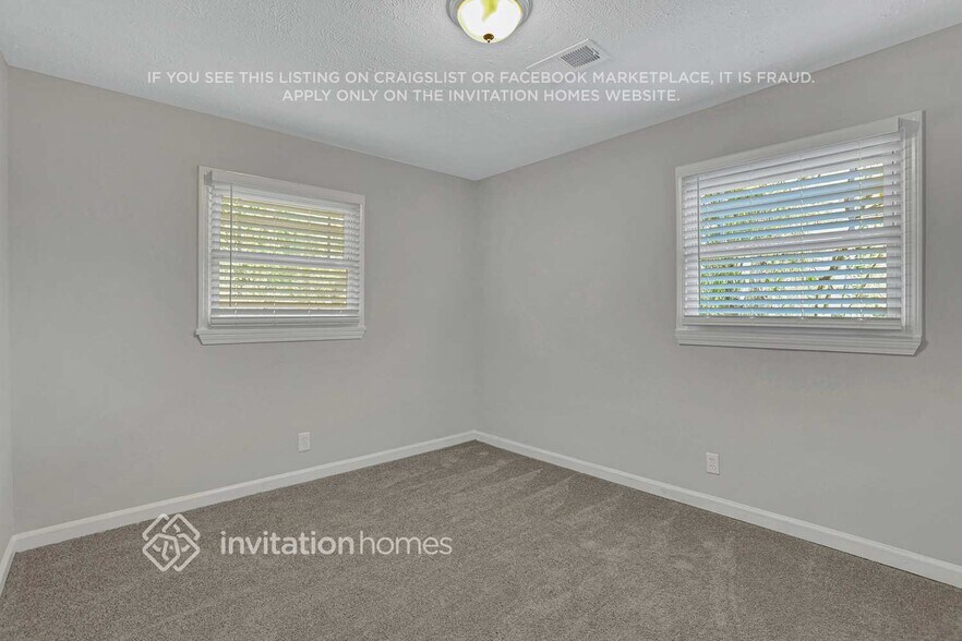 Building Photo - 300 Banberry Dr SE