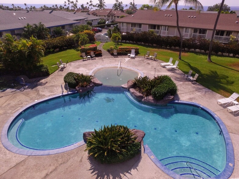 On-site pool - 75-6081 Alii Dr