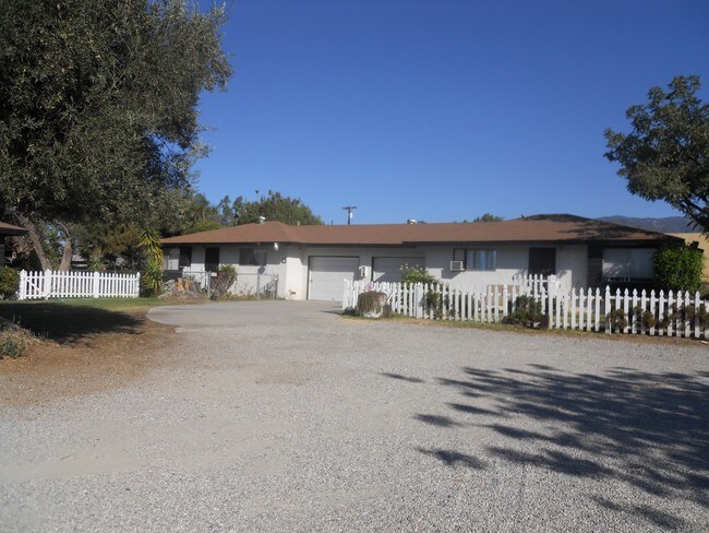 Building Photo - 1440 Pumalo St