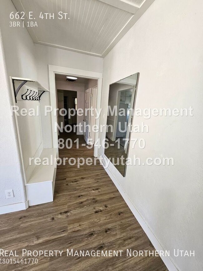 Building Photo - 662 4th St S