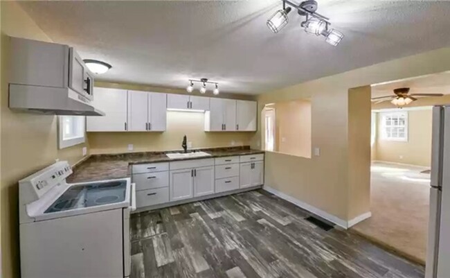 Building Photo - 3 Bedrooms, 1 Bathroom Single Family Home ...
