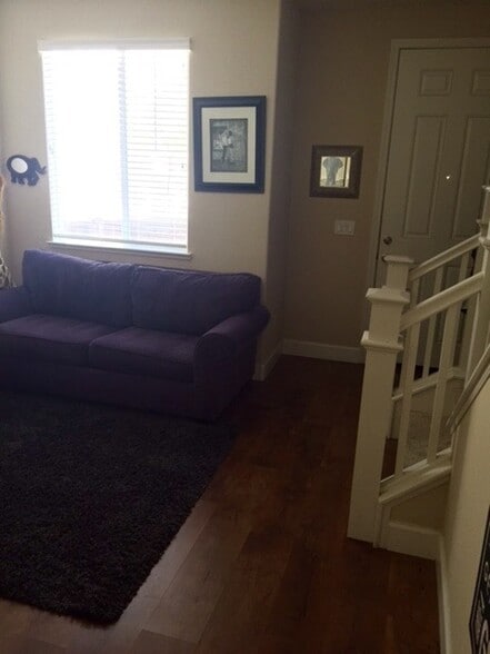 entrance to townhouse. bonus room can be used as a sitting area, study, or another bedroom. - 722 El Paseo Cir