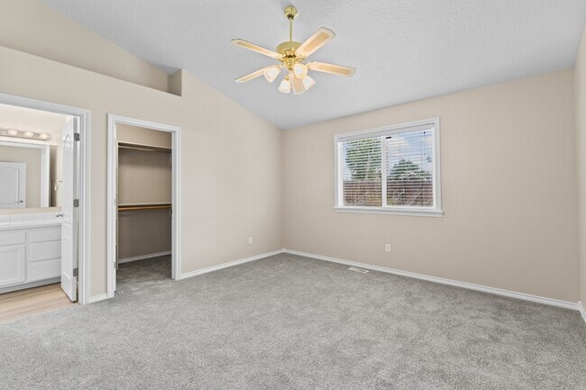 Building Photo - 6216 S Lone Tree Ave
