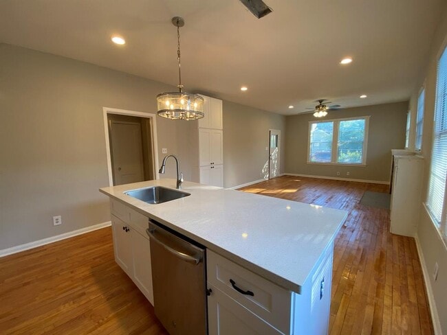 Building Photo - 6523 Avenue C