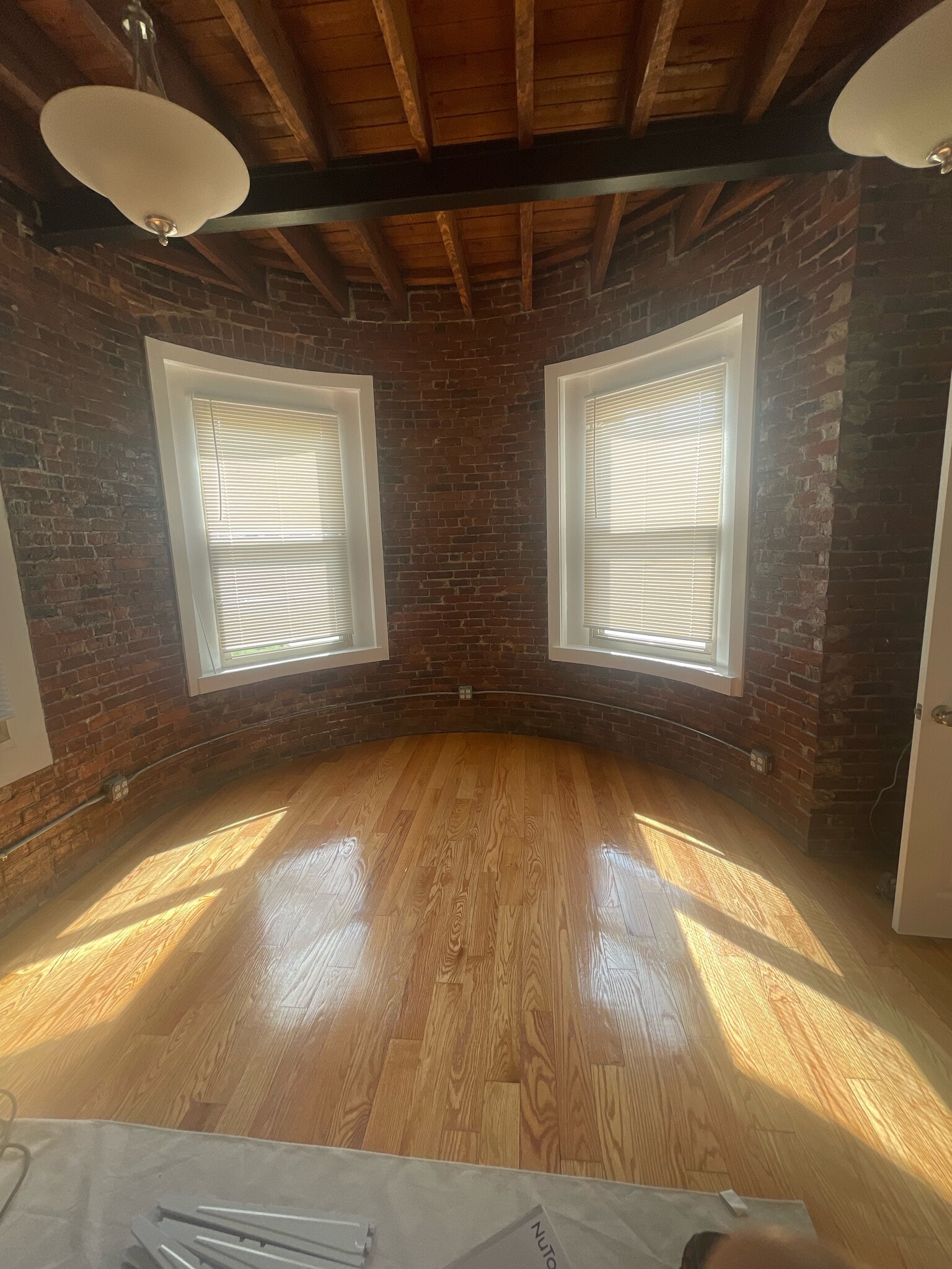 Building Photo - 923 Beacon St