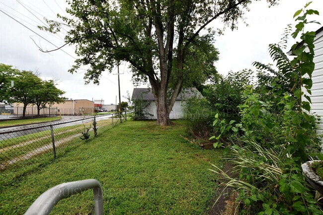 Building Photo - 170 Gillette Ave