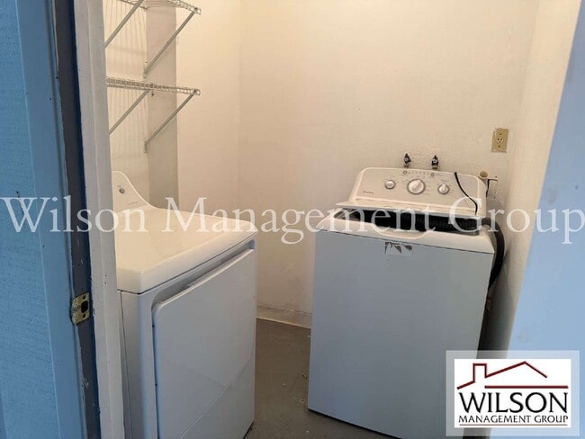 Building Photo - 2365 Oak Park Way