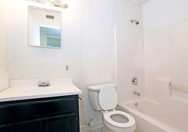 Bathroom - Royal Oaks Apartments