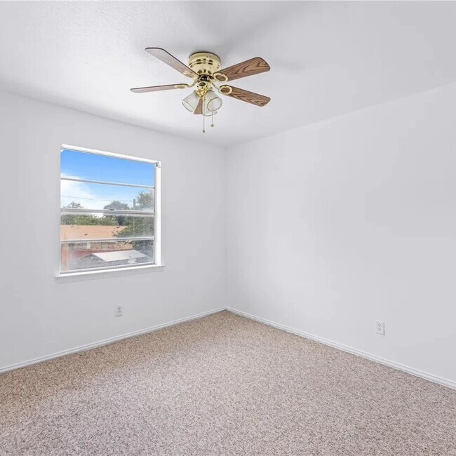 Building Photo - 3822 W Calgary Ct