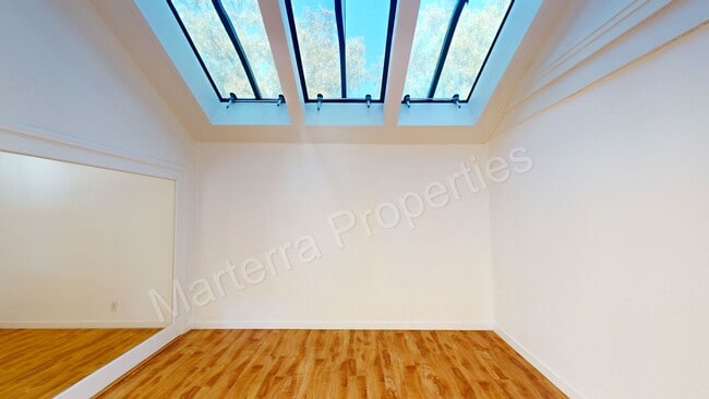 Building Photo - Beautiful 2 Bed/2 Bath Home in Irvine