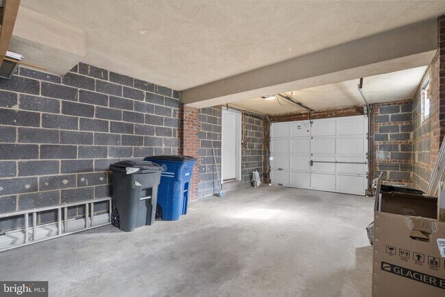 Building Photo - 5617 Knollwood Rd