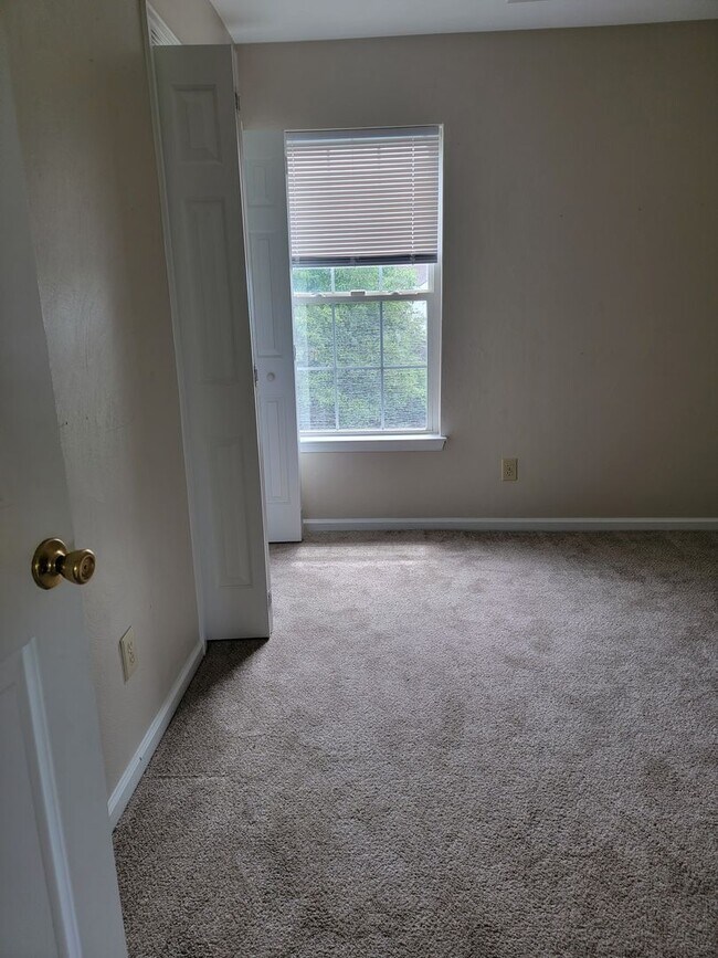 Building Photo - 1110 Carriage Ct