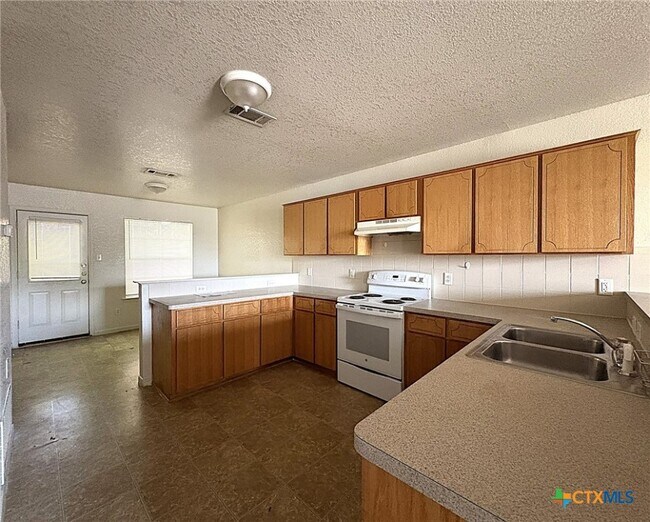 Building Photo - 2111 Jennifer Dr