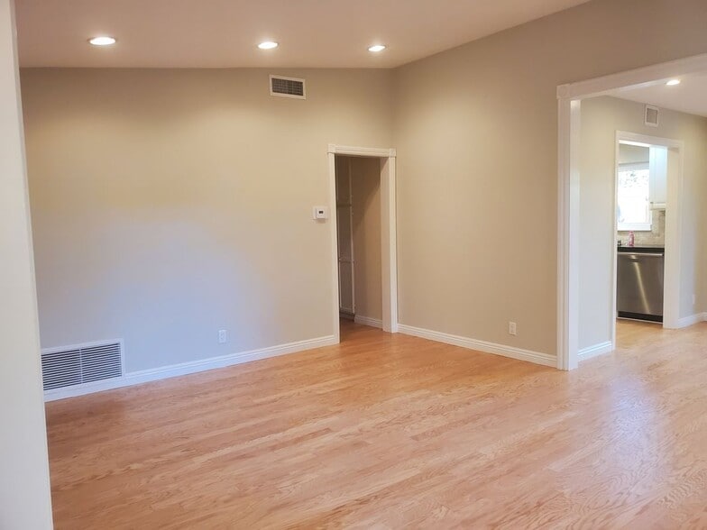 Building Photo - 6695 Indianbroom Ct