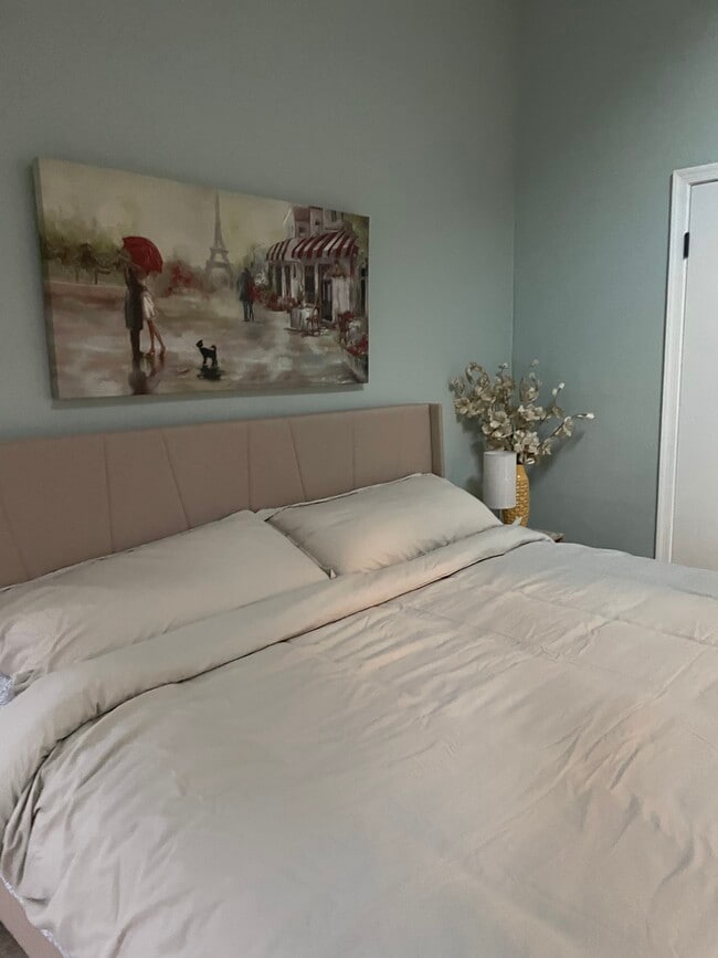 Building Photo - 4726 Hollis Rd