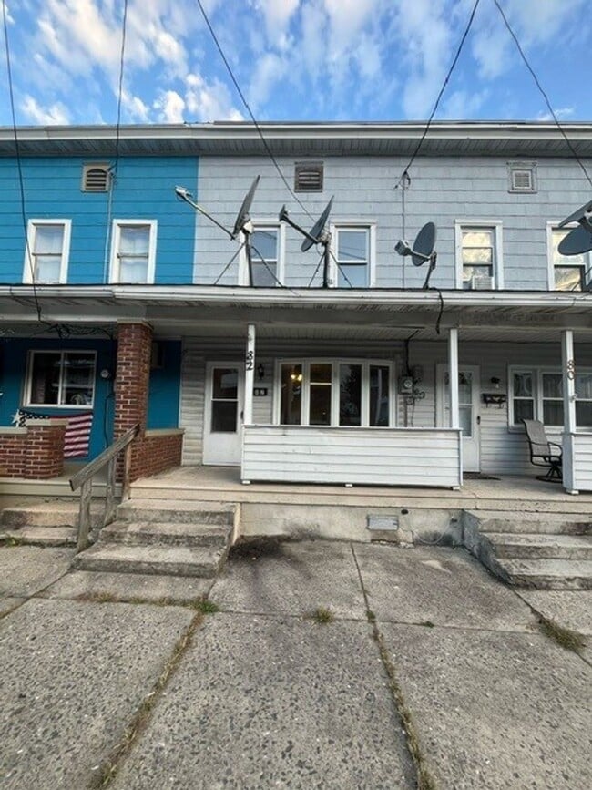 Building Photo - 2 bedroom 1 bathroom