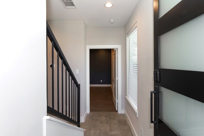 Entry Way - 3107 Saint Charles St