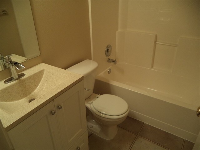 Building Photo - 684 E Full Moon St