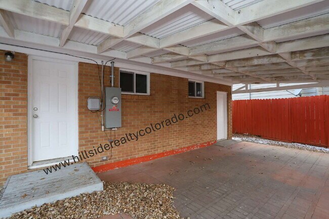 Building Photo - Spacious 5-Bed Gem with Finished Basement ...