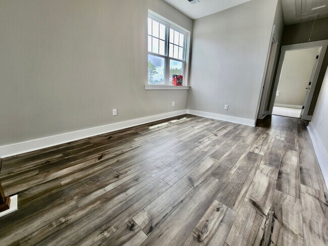 Building Photo - LIKE NEW Executive Home In Coveted Midtown...