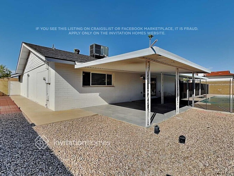 Building Photo - 1335 E Hermosa Dr