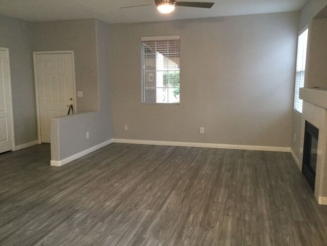 Building Photo - GORGEOUS CONDO IN GATED COMMUNITY NEAR SUMMERLIN