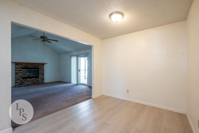 Building Photo - N.E. Fresno Home, 3BR/2BA, Blt 1988, POOL + Living & Family Rooms - Lots of Amenities!