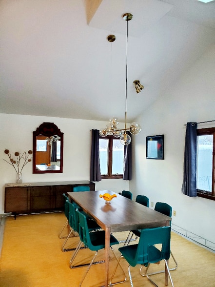 Building Photo - 514 N Yellowstone St