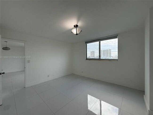 Building Photo - 3703 NE 166th St