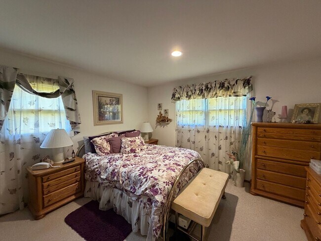 Building Photo - 2 Bed 1 Bath Side By Side Duplex in Port Edwards