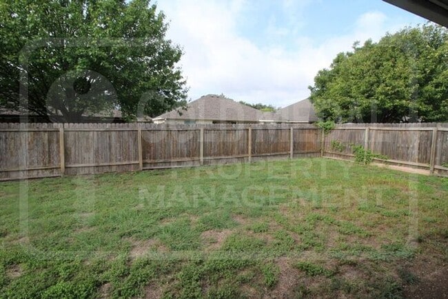 Building Photo - 2908 Tucson Dr