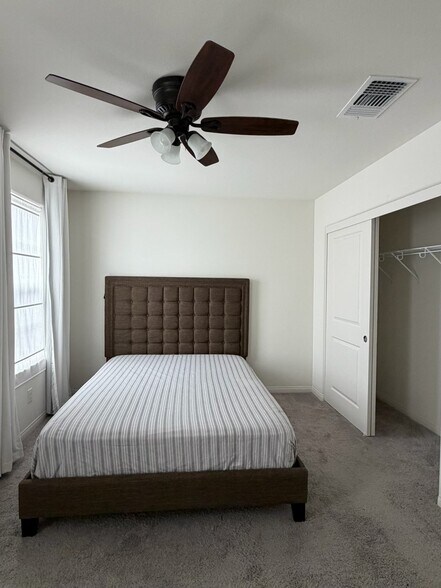 Building Photo - 9652 Preston Hl St