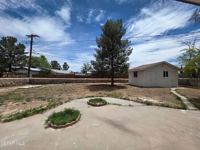Building Photo - 302 Quincy Ave