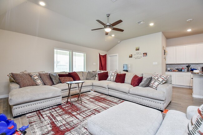Building Photo - 2615 Westward Hl Dr