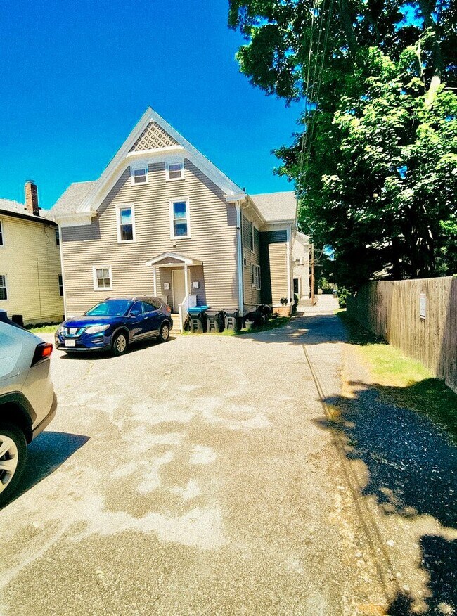 Building Photo - 49 Hillside Ave