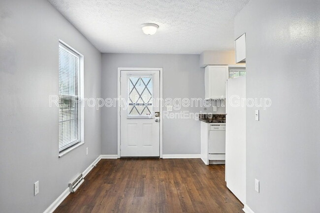 Building Photo - 1094 Farmlane Dr