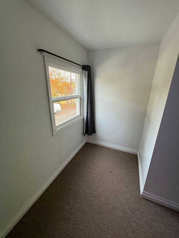 Building Photo - 595 18th St NE