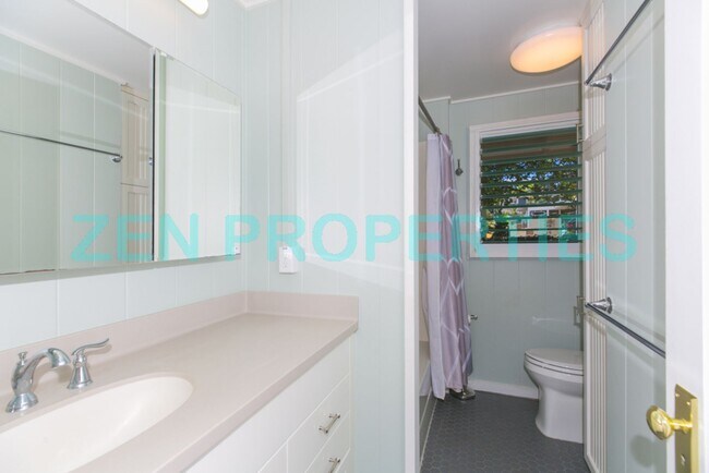 Building Photo - 3167 Charles St