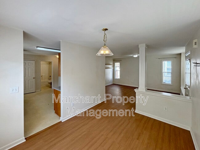 Building Photo - 335 Woodlark St