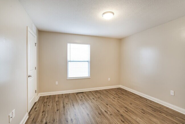 Building Photo - 6048 Shreven Dr