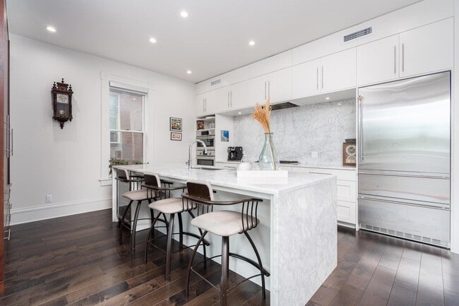 Building Photo - 1730 N Franklin Pl